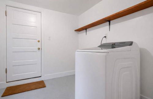 Quaint and Charming 2BR APT in Central Oakland - Photo 4
