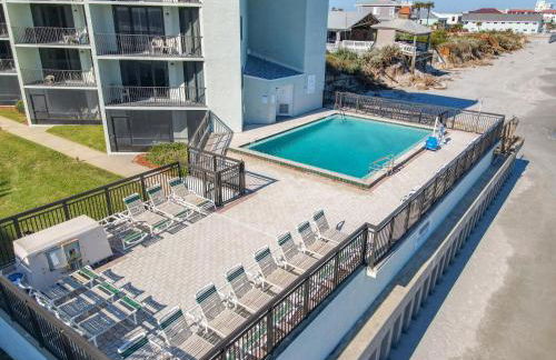 Ocean View with a beachfront pool at Ocean Trillium Condo ~ 702 - Foto 16