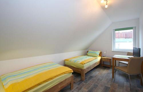 F-1037 Ferienhaus Neuendorf Haus Terrasse, Gartennutzung, Meerblick - Photo 8