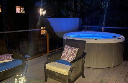 Sweet Pine Deck + Hot Tub, Cozy Modern Interior Close to Ski Resort! - Foto 77