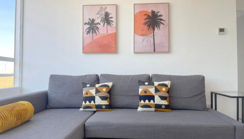 NUEVO, primera linea de playa, con piscina y vistas al mar - Foto 3