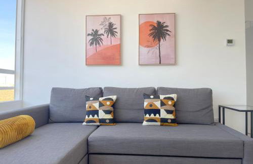 NUEVO, primera linea de playa, con piscina y vistas al mar - Foto 3