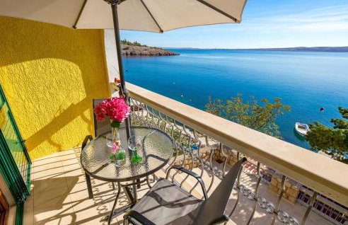 Beautiful Apartment In Lukovo Sugarje - Photo 3