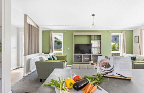 Rose Lodge, 21 Roadford Lake Lodges - Hot Tub, Free Parking and WiFi, Short Walk to Lake - Foto 5