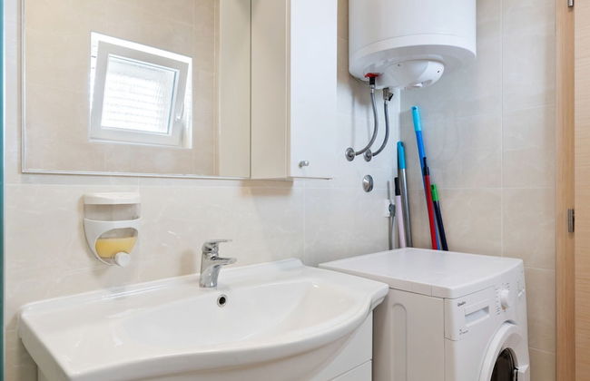 Simplistic Apartment in Neviđane with Balcony - Foto 13