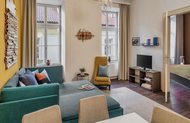 4 Arts Apartments by Adrez Living - Photo 18