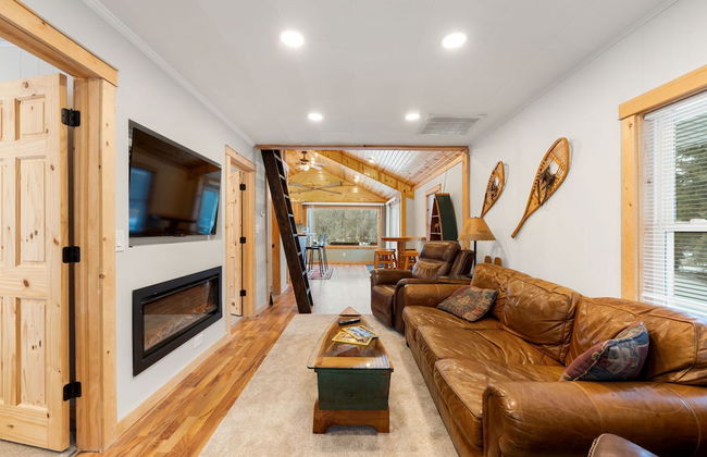 Cozy 3BR Cabin With Hot Tub on Nippersink Creek - Foto 7