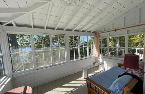 Waterfront Wildflower Cottage with Private Dock! - Foto 10