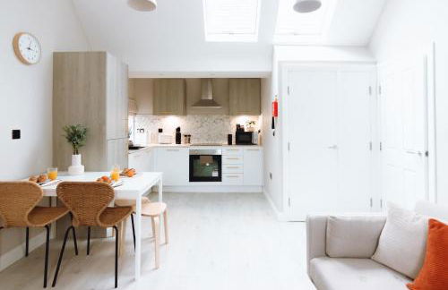 Luxury 2 BD with Free Parking & WIFI, Near Train Station and Stockport Hospital - Foto 8