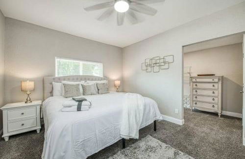 Fun City Haven Spacious Retreat in Fresno - Foto 13