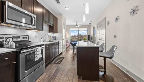 Stylish 1BR Retreat with Pool & Gym - Foto 4