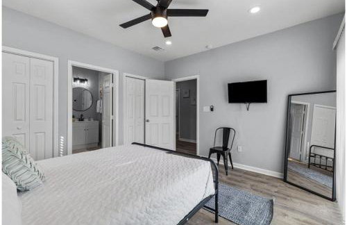 Retreat to a Brand-new Downtown Home 4br/3ba! - Foto 23