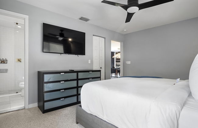 Beach Bliss 10 Mins to Waves 3BR Oasis With Pool - Foto 20