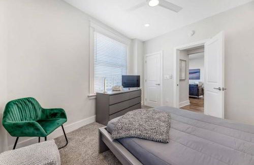 3 Bdrm 3 Full Bath Tower View walk up - Foto 33