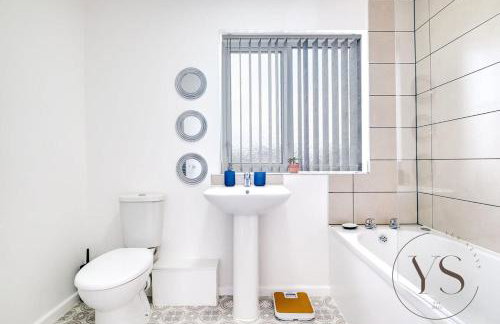 Modern 3BR Home in 9 Anson Rd Near Sandwell Hospital with Garden and Free Parking - Foto 55