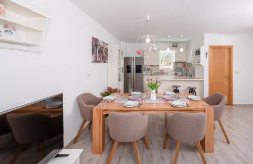 ISLAND HVAR LUXE Holiday Villa Maslina with Beach - Photo 31