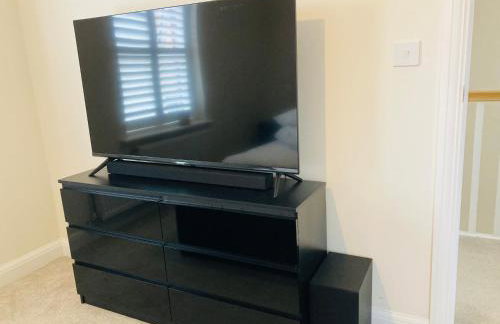 House-Sleeps 8-Parking-Garden - Photo 16