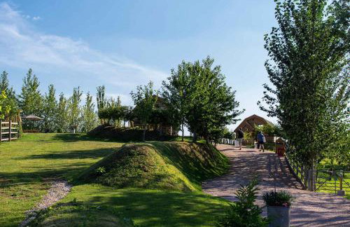 Swallow Light-filled pod with far-reaching scenic views - Photo 36