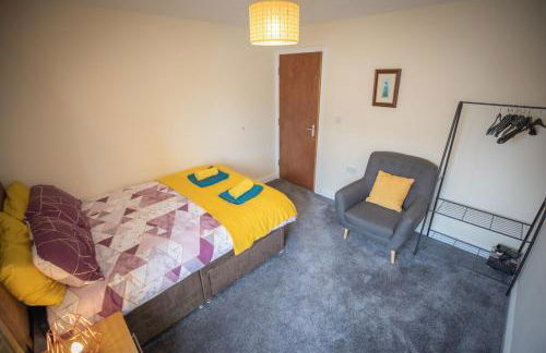 Crystal House Flat 3 - free private parking - metro - Foto 35