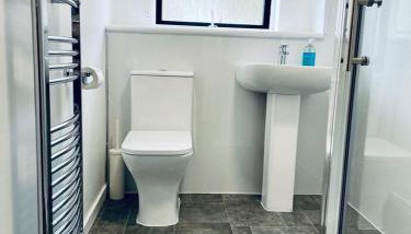 Modern 2 Bedroom Apartment With Free Parking - Foto 2