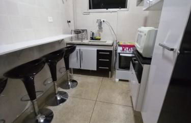 Apartamento mobiliado prédio frente ao mar - Foto 17