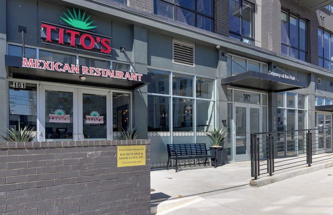 New Modern 2bdr in Walkable Midtown w/ Gym, Pool Honkey-tonk by Avantstay - Foto 47