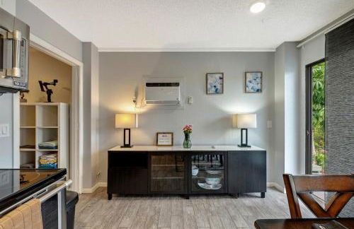 Exquisite Lakefront Pool House Awaits Pool 10 PPL - Foto 27