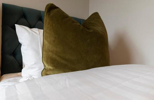 Pass the Keys 4-Bed Home with Garden Parking Near Durham - Foto 48