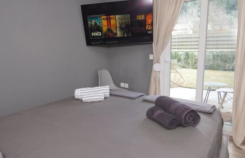 Villa ELi - Luxury Nature Getaway - Strategically located for Beach Exploration - Onsite Power for Electric Vehicle - Foto 32