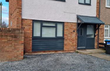 Entire House - Cheshire Oaks/Ellesmere Port - Photo 1