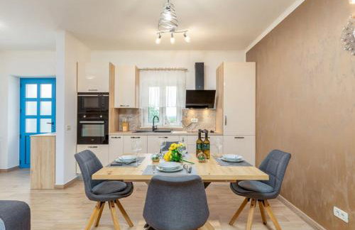 Stylish villa with swimming pool and garden - Foto 19