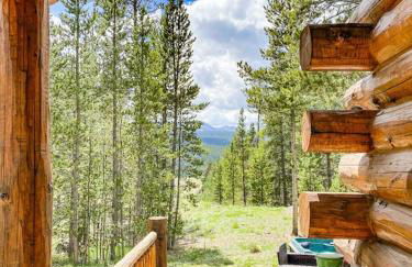 Secluded Log Cabin with Views & Hot Tub, Foosball, Wood Stove - Heavenly Homestead - Foto 8