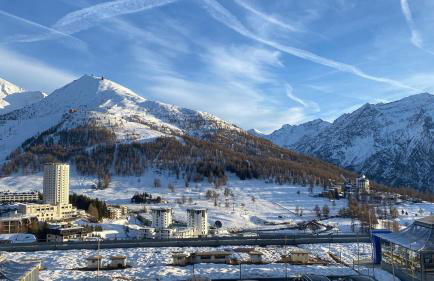 Facing the Sestriere Ski Slopes - Foto 64