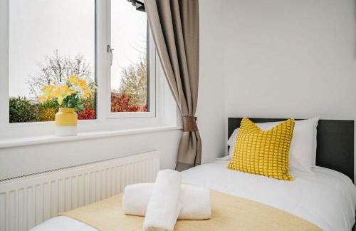 Fowler House 2 Bedroom ,Free WIFI, Parking, Crawley, Close to Gatwick Airport, Contractor friendly, business travellers - Foto 27