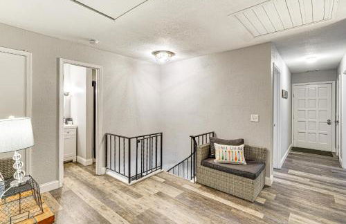 Beach and Dock! Lakefront Ozarks A-Frame Retreat - Foto 14