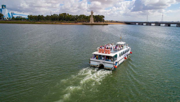 Vista dei monumenti di Huelva dalla barca