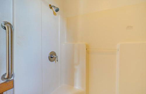 Pet-Friendly Hill Country Retreat with Deck! - Photo 15