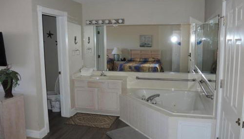 Brunswick Plantation Studio Home 407L with Onsite Golf Course and Pools studio - Foto 2