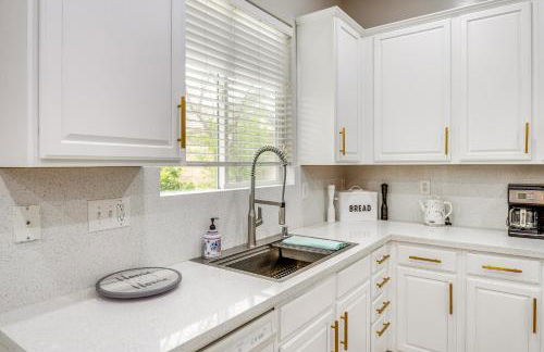 8 Mi to Beach Park Bakersfield Gem with Yard! - Photo 9