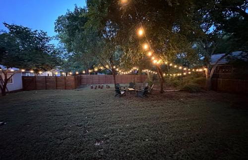 The Blue House- Backyard, grill, pets welcome - Foto 7