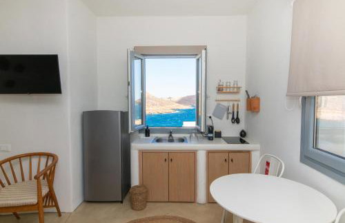 PANORMOS ART Beachfront Suites - Photo 67