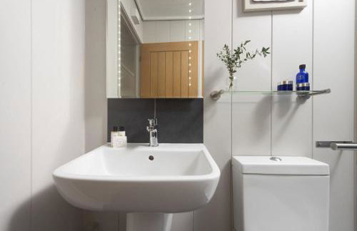 Blackbird Lodge, Strawberryfield Park - Free Parking, Hot tub, pets allowed - Photo 9