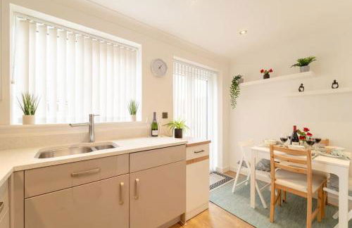 Stylish 3 Bed, 3 Bath, Garden & Drive for 2 cars - Foto 6