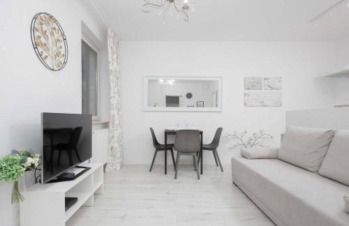 Jasny Apartament z Tarasem i Parkingiem by Noclegi Renters - Foto 12