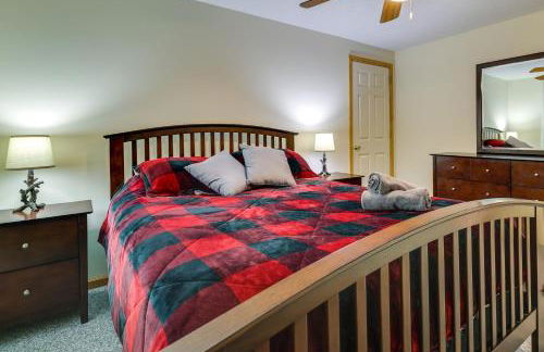 Hot Tub, Game Room! Poconos Home 22 Mi to Slopes - Foto 19