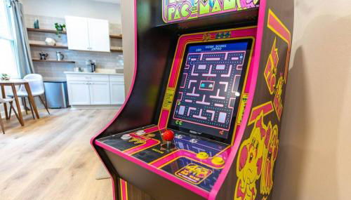 2 King Beds - Free Parking - BBQ - Arcade - Patio - Foto 4