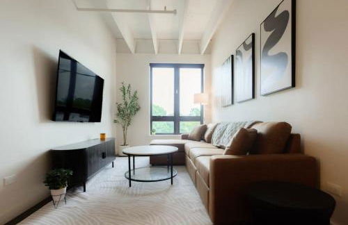 Above The Roots - Stylish 1BD on the Square - Foto 12