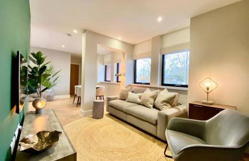 Queen Annes court luxury apartment on high street - Photo 2