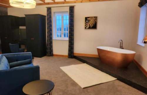 Recently refurbished former art studio - Foto 3