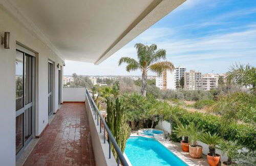 Deluxe 4BDR House W/ Pool by LovelyStay - Photo 46